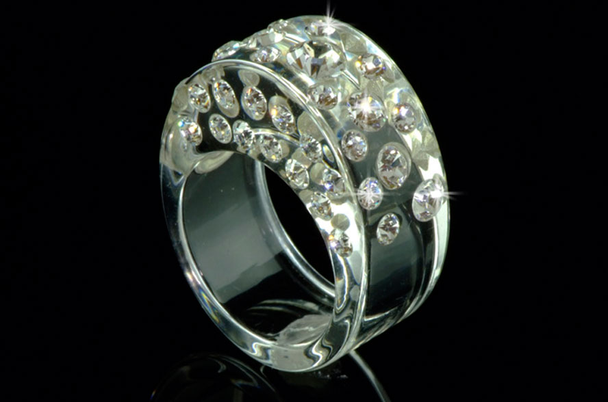 Diva Classic Transparent Acrylic Ring